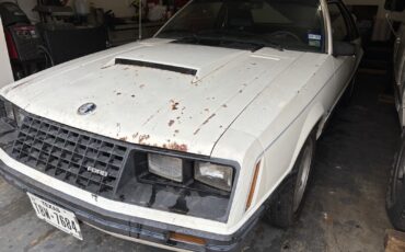 Ford-Mustang-1982-Hatchback-3