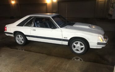 Ford-Mustang-1982-Hatchback-5