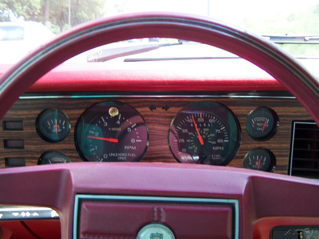 Ford-Mustang-1983-Convertible-11