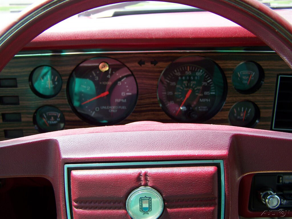 Ford-Mustang-1983-Convertible-12