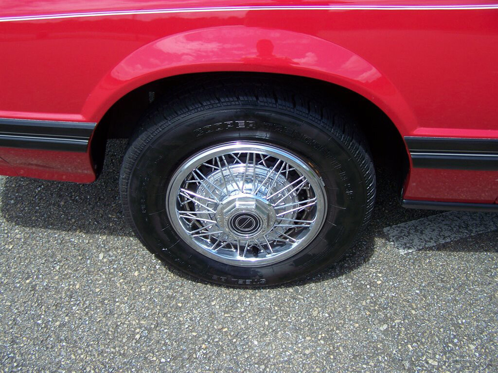 Ford-Mustang-1983-Convertible-13