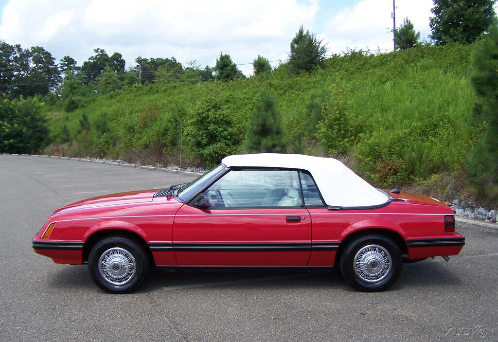 Ford-Mustang-1983-Convertible-14