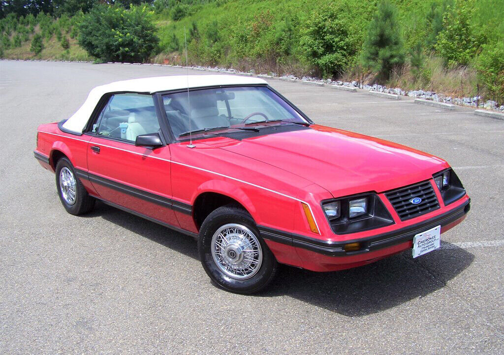 Ford-Mustang-1983-Convertible-15