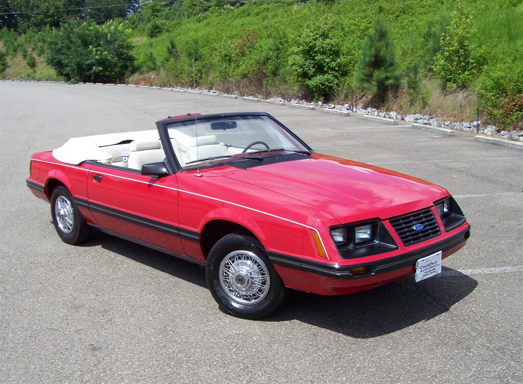 Ford-Mustang-1983-Convertible-17