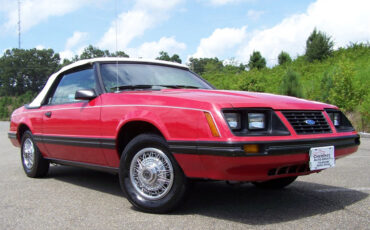 Ford-Mustang-1983-Convertible-2
