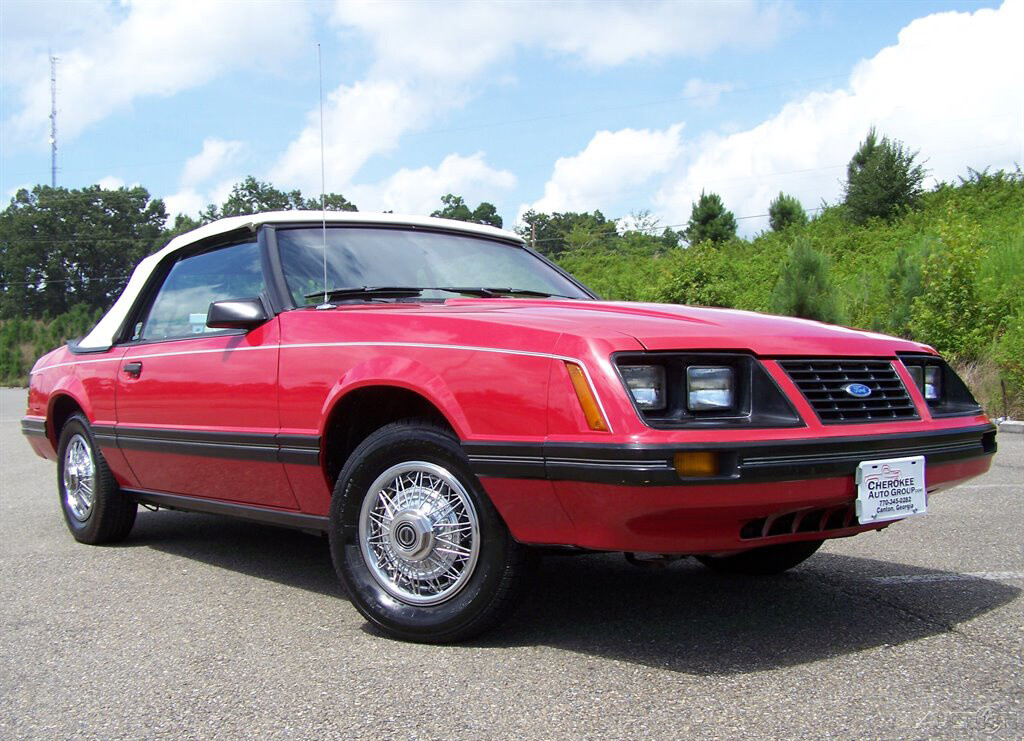 Ford-Mustang-1983-Convertible-2