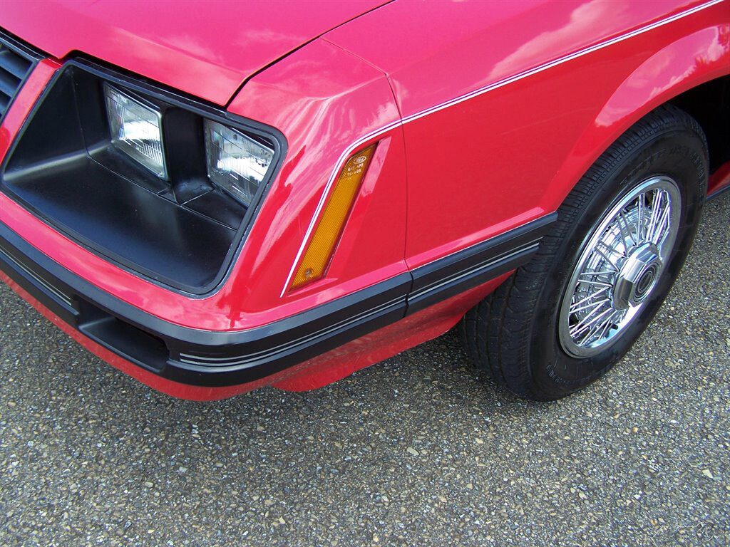 Ford-Mustang-1983-Convertible-20