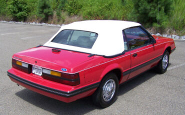 Ford-Mustang-1983-Convertible-3