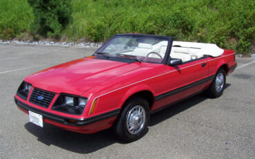 Ford-Mustang-1983-Convertible-4