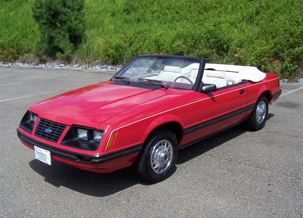 Ford-Mustang-1983-Convertible-4