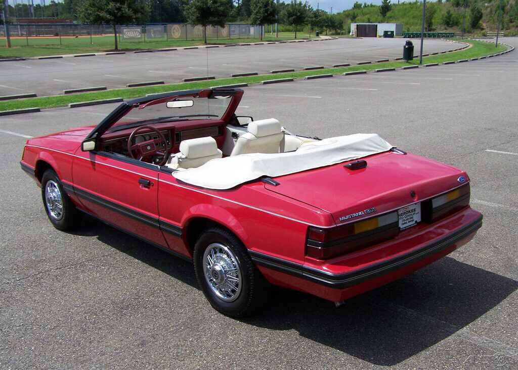 Ford-Mustang-1983-Convertible-5