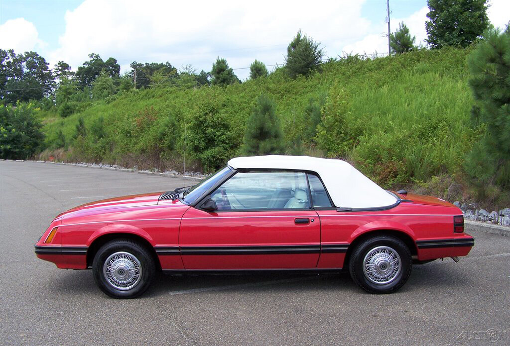 Ford-Mustang-1983-Convertible-8