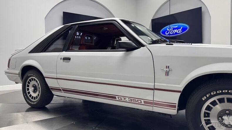 Ford-Mustang-1984-Hatchback-14