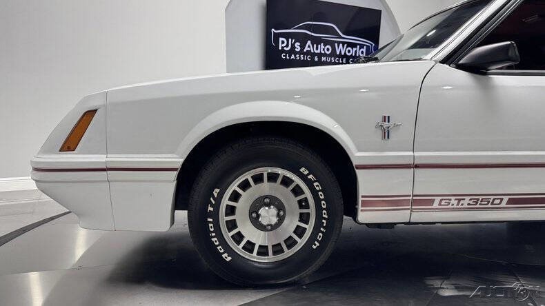 Ford-Mustang-1984-Hatchback-16