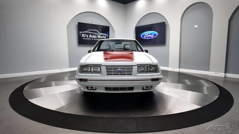 Ford-Mustang-1984-Hatchback-7