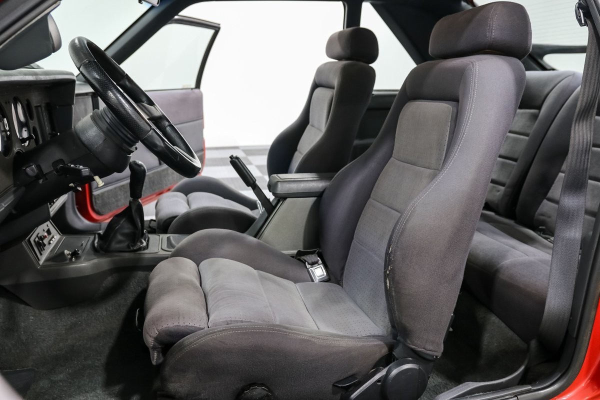 Ford-Mustang-1985-Hatchback-13