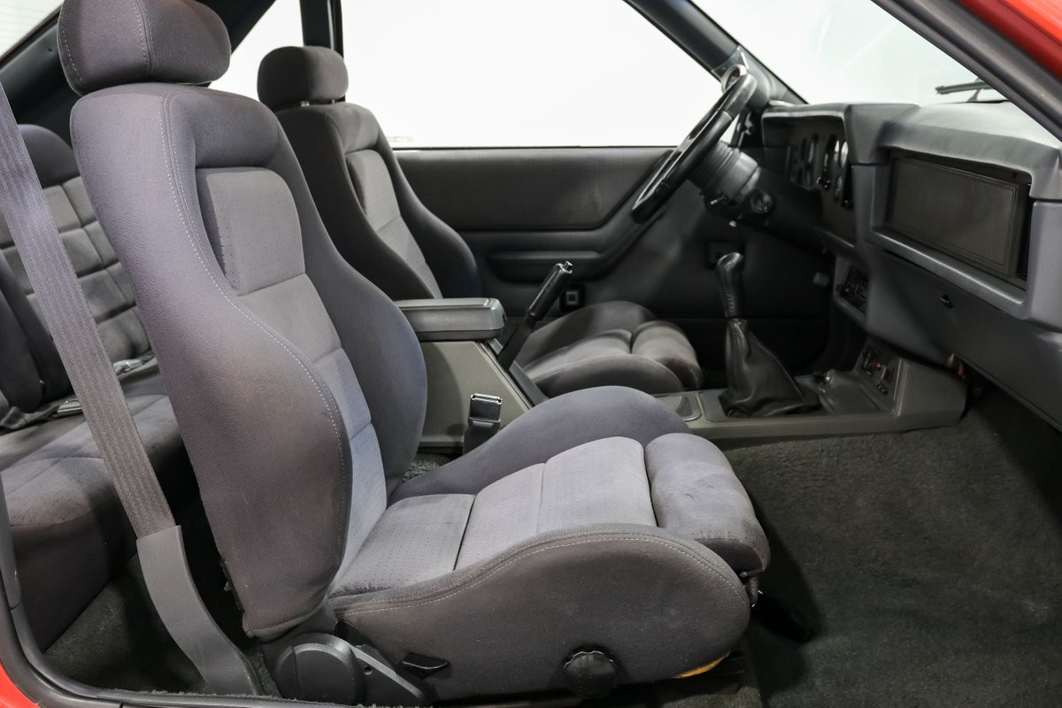 Ford-Mustang-1985-Hatchback-16