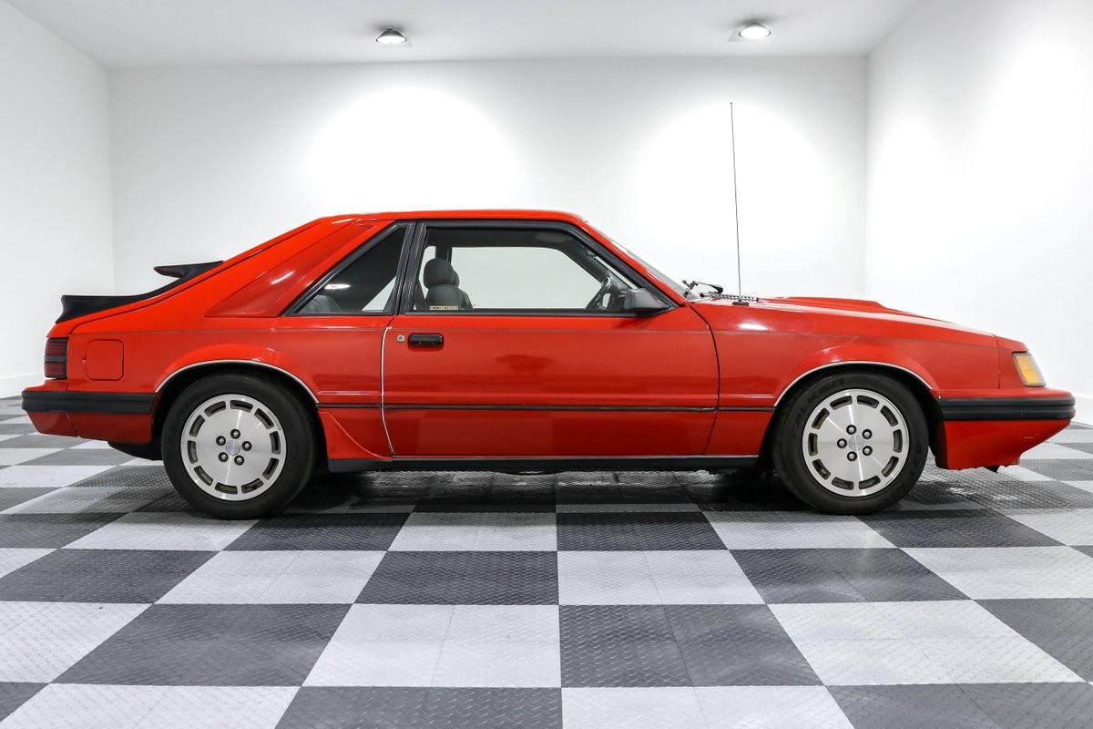 Ford-Mustang-1985-Hatchback-7