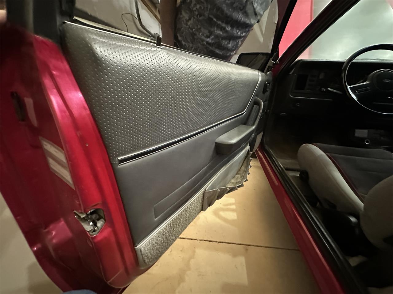 Ford-Mustang-1985-Pink-Gray-10