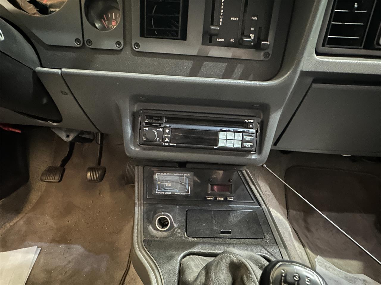 Ford-Mustang-1985-Pink-Gray-16