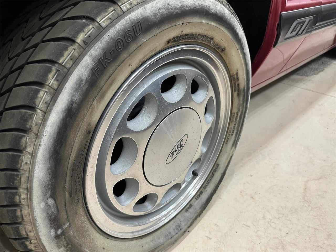 Ford-Mustang-1985-Pink-Gray-2