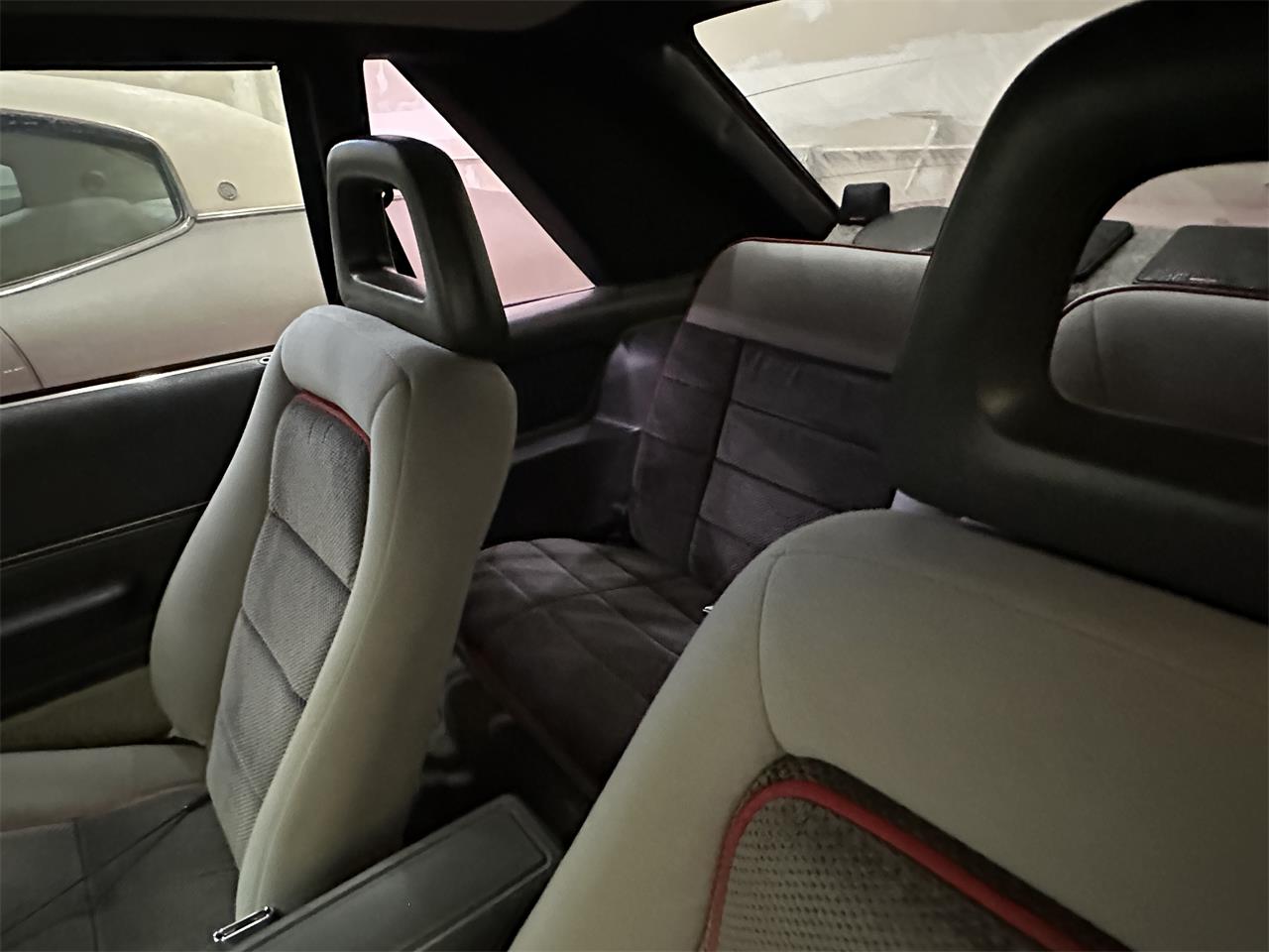 Ford-Mustang-1985-Pink-Gray-3