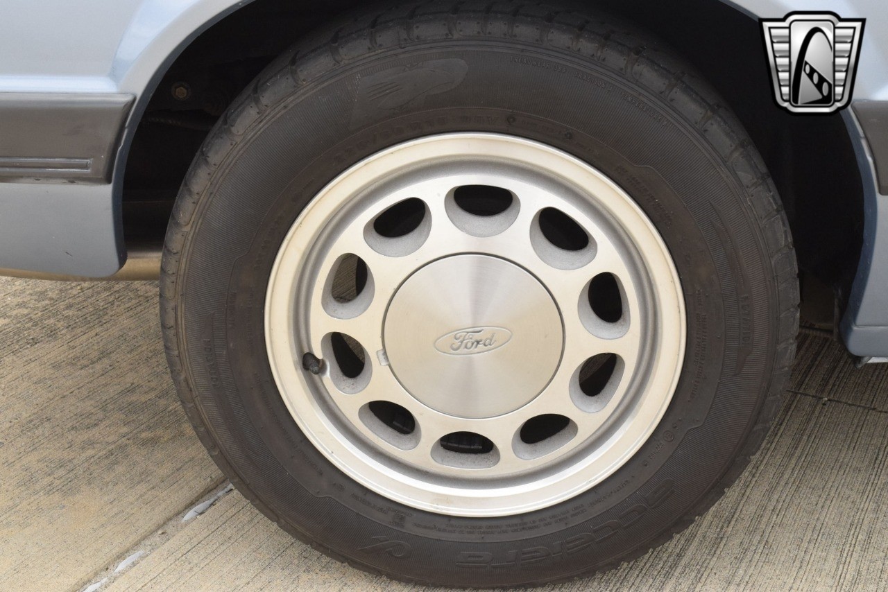 Ford-Mustang-1985-coupe-10