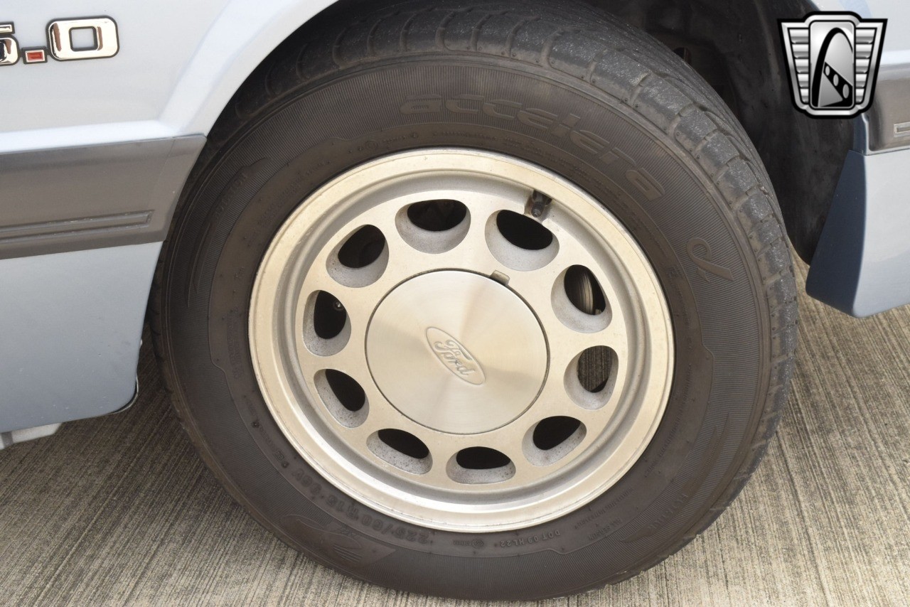 Ford-Mustang-1985-coupe-11