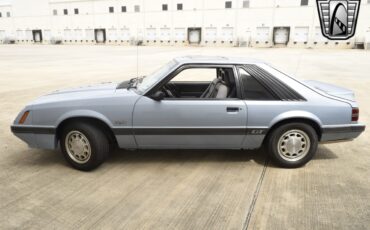 Ford-Mustang-1985-coupe-2