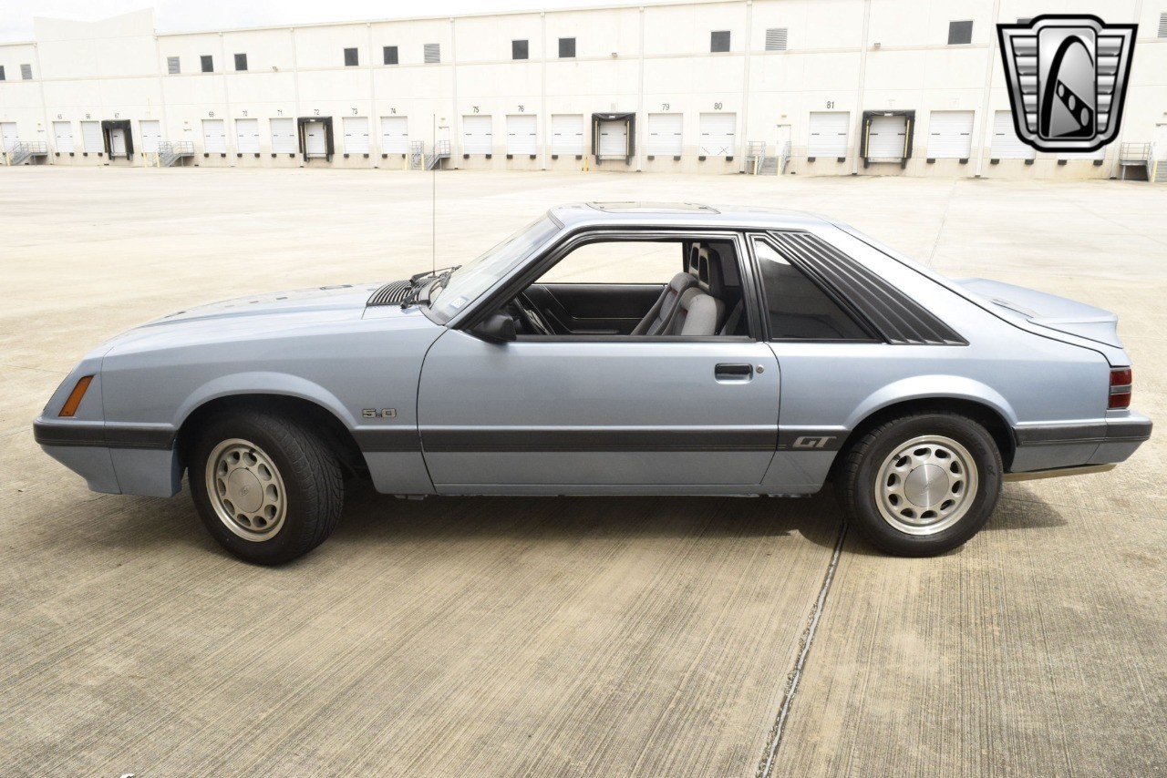 Ford-Mustang-1985-coupe-2