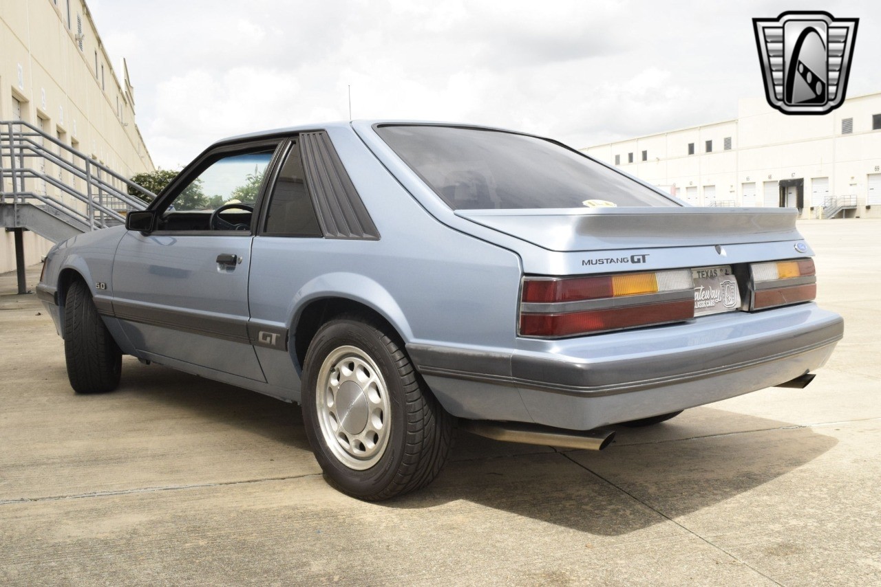 Ford-Mustang-1985-coupe-3