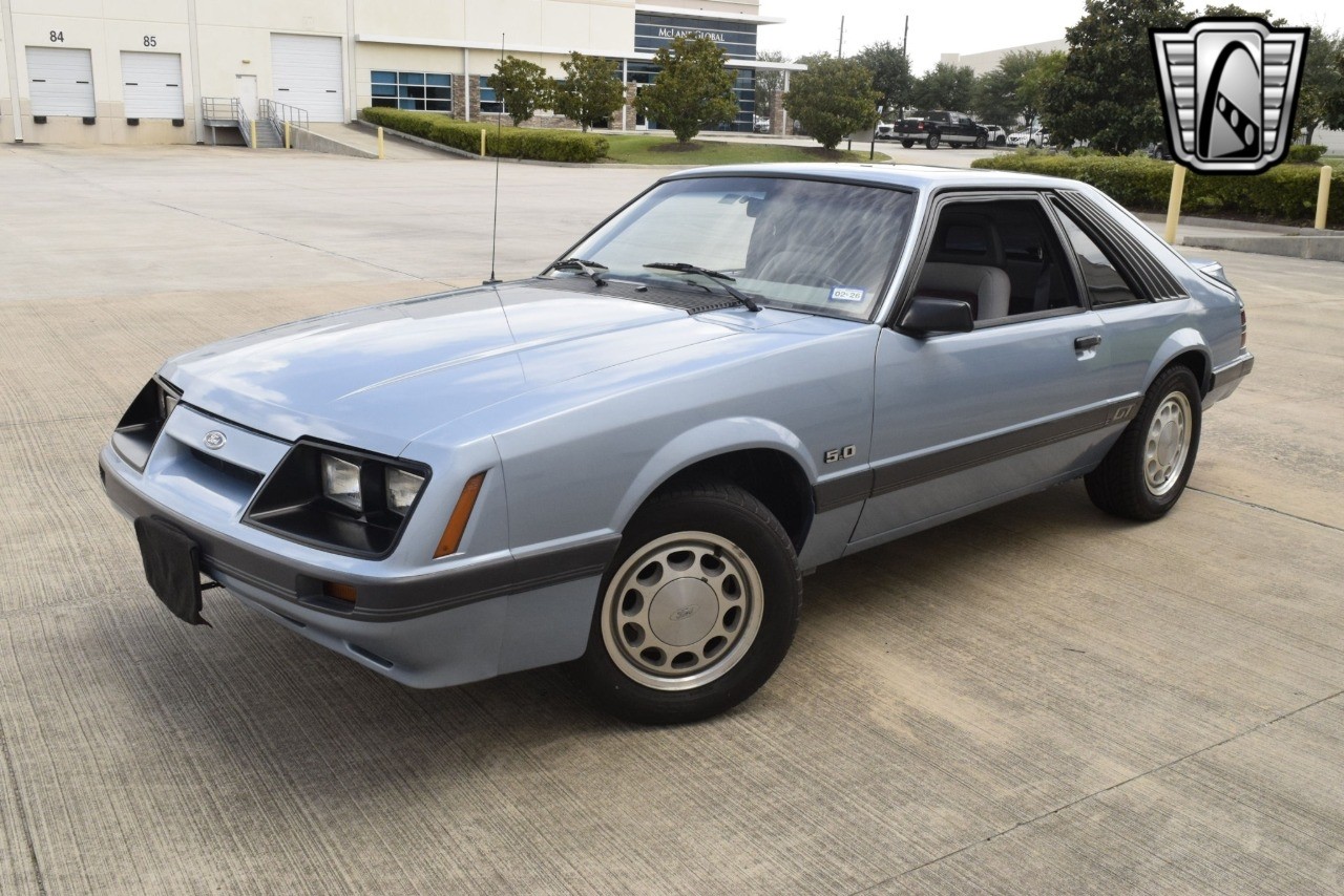 Ford-Mustang-1985-coupe-32