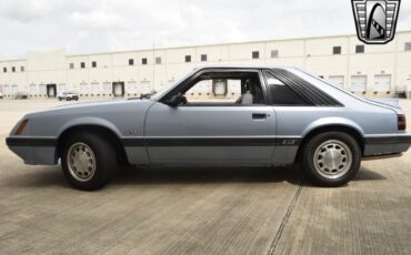 Ford-Mustang-1985-coupe-35