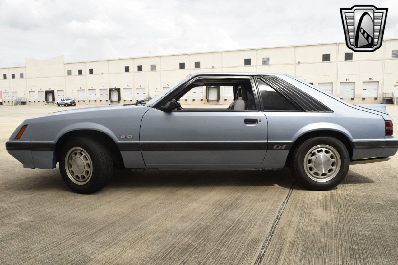 Ford-Mustang-1985-coupe-35