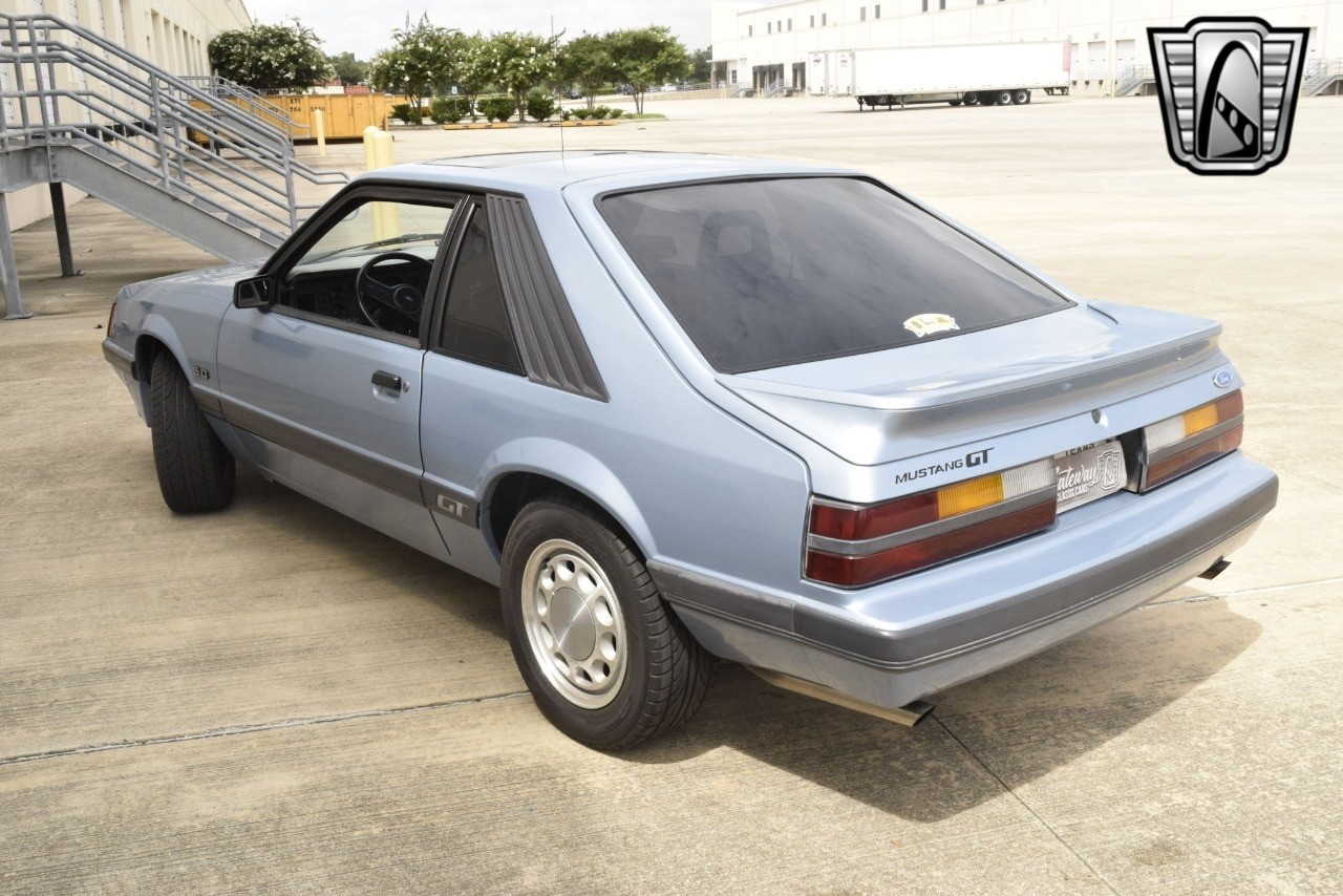 Ford-Mustang-1985-coupe-37