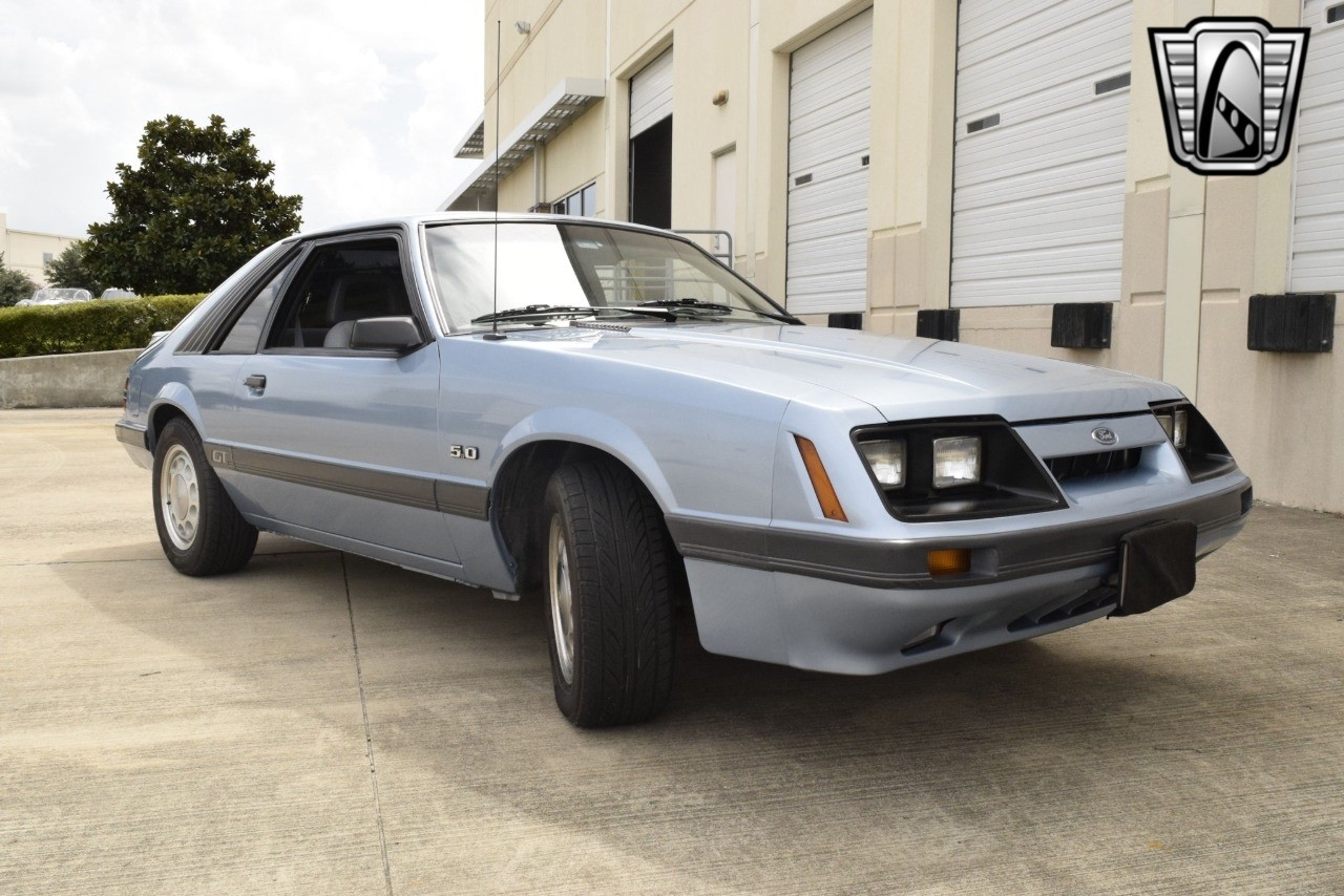 Ford-Mustang-1985-coupe-7
