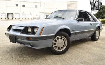 Ford-Mustang-1985-coupe-8