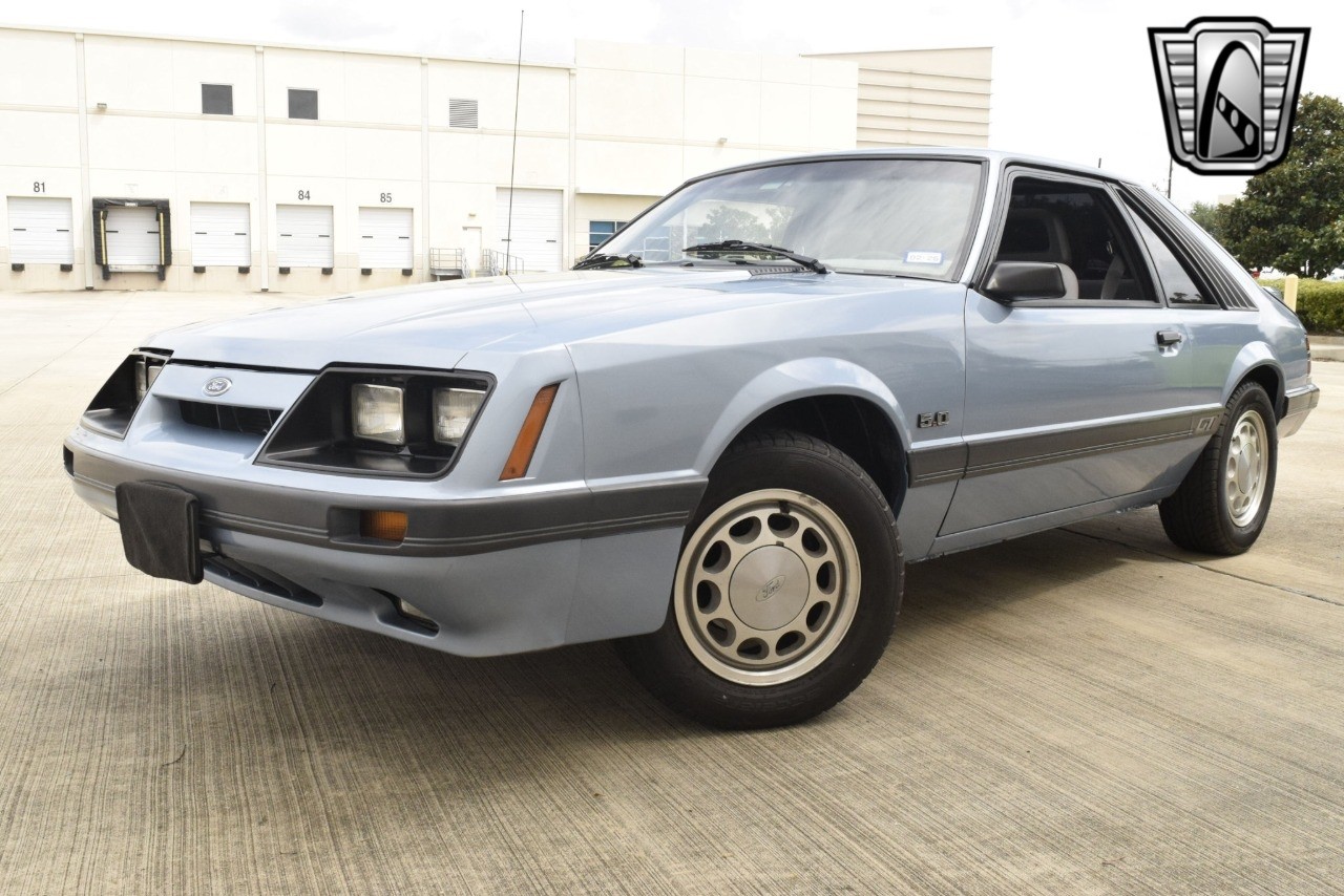 Ford-Mustang-1985-coupe-8