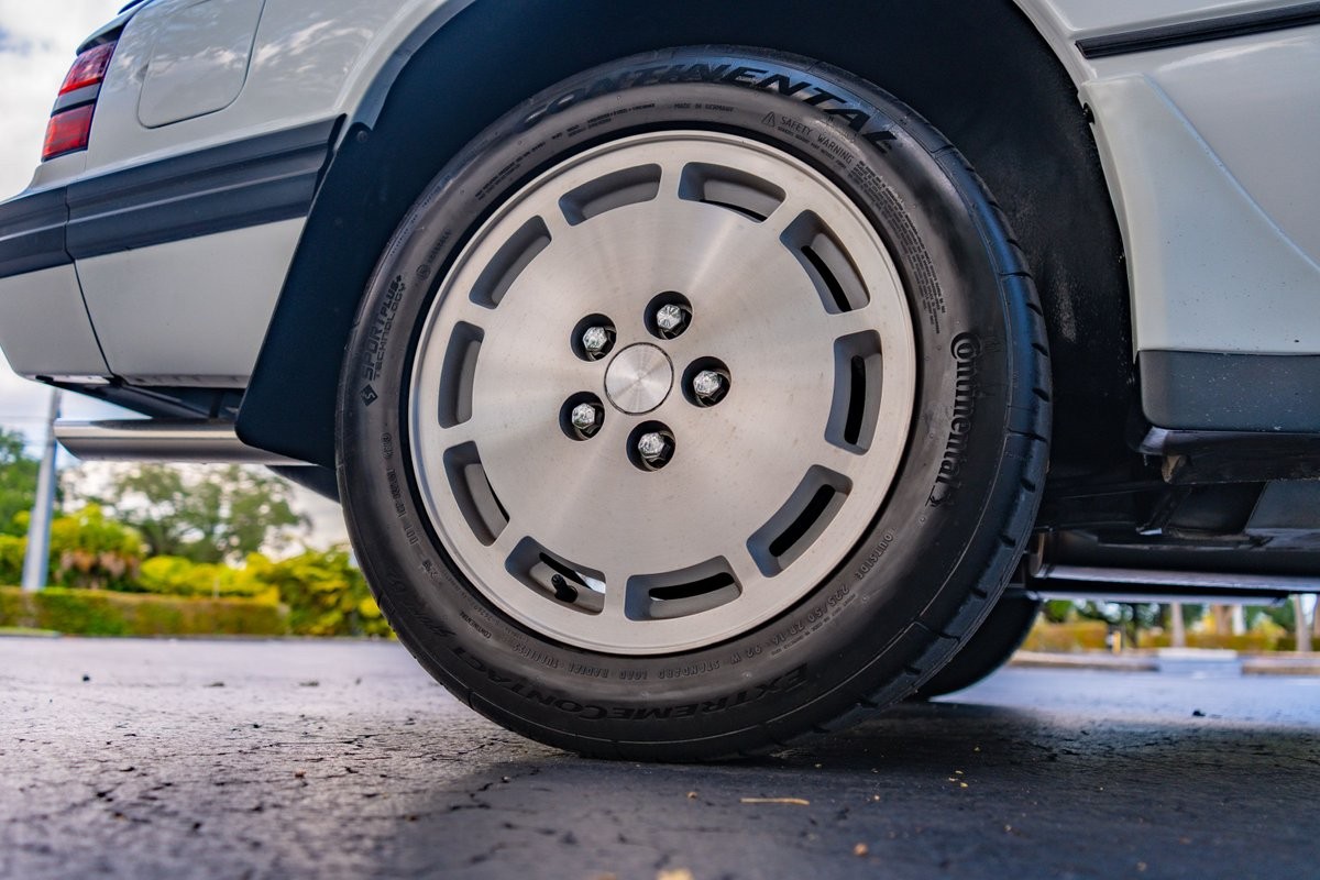 Ford-Mustang-1986-17