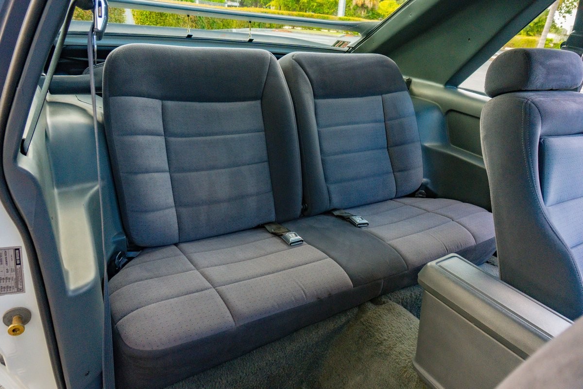 Ford-Mustang-1986-24