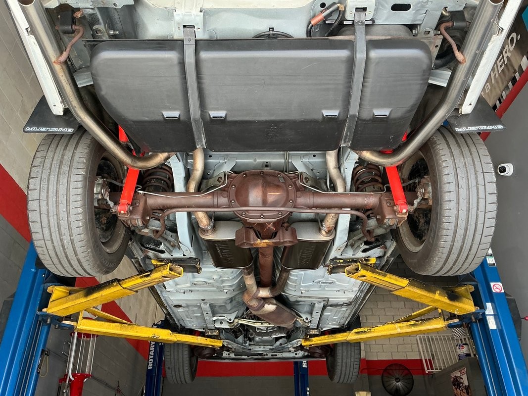 Ford-Mustang-1986-33