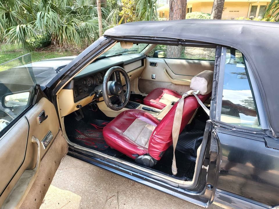 Ford-Mustang-1986-Convertible-1