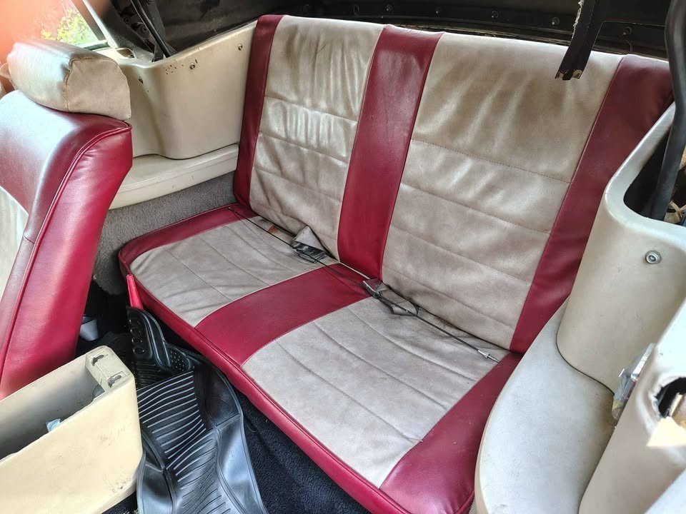 Ford-Mustang-1986-Convertible-10