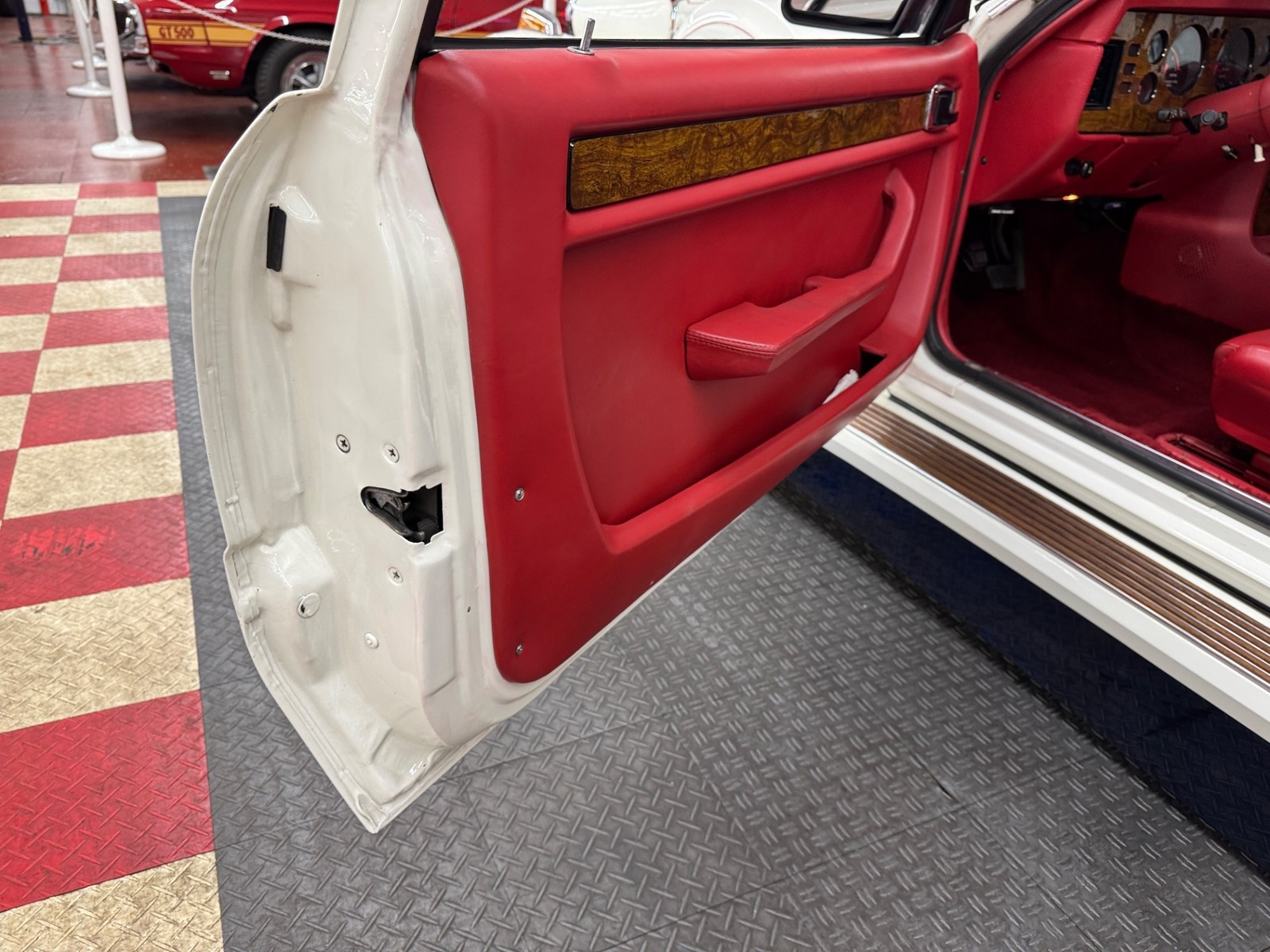 Ford-Mustang-1986-Sedan-39