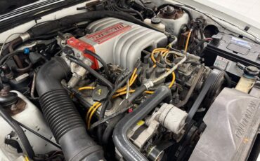 Ford-Mustang-1987-Oxford-White-Scarlet-Red-1