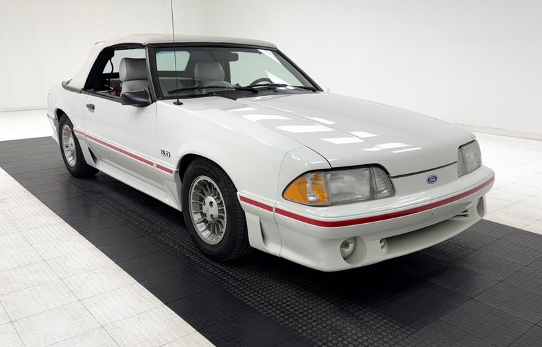 Ford-Mustang-1987-Oxford-White-Scarlet-Red-10