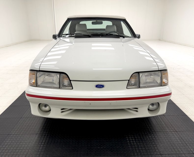 Ford-Mustang-1987-Oxford-White-Scarlet-Red-11