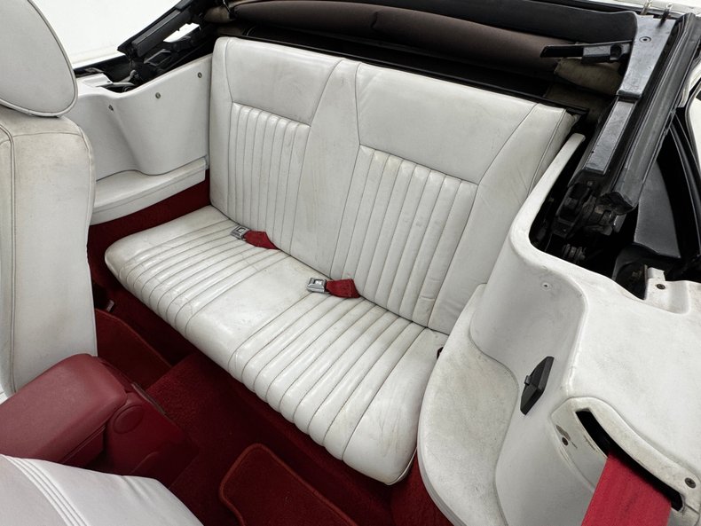 Ford-Mustang-1987-Oxford-White-Scarlet-Red-12