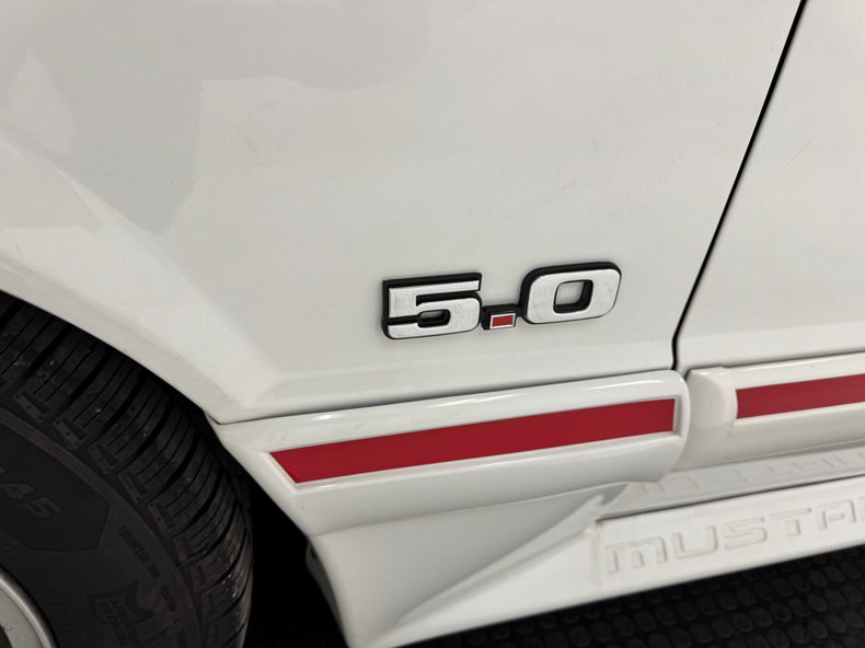 Ford-Mustang-1987-Oxford-White-Scarlet-Red-14