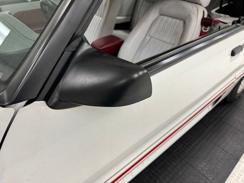 Ford-Mustang-1987-Oxford-White-Scarlet-Red-17